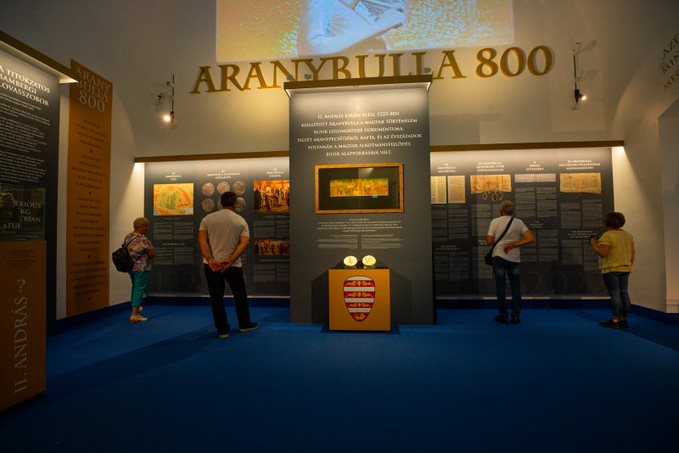 Aranybulla 800